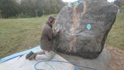 Grabdenkmal mit Inschrift